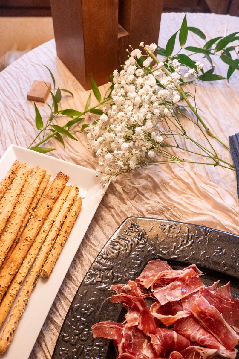Jamón ibérico y grissini